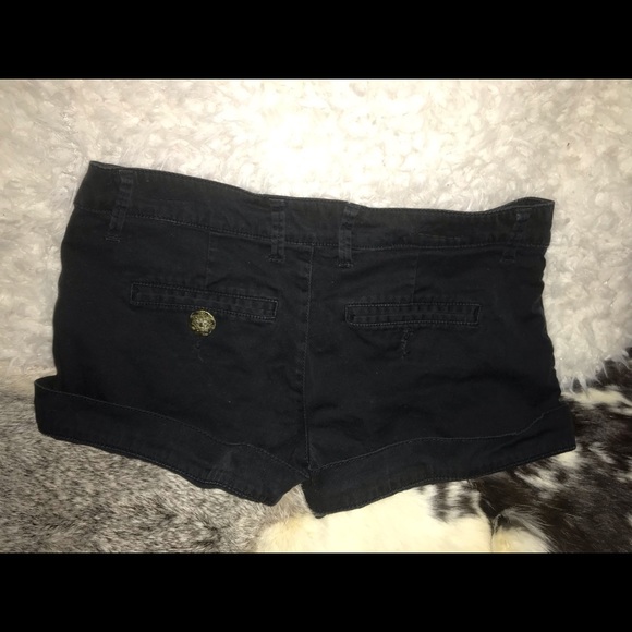 Black short - Picture 3 of 4